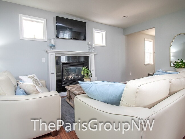 Building Photo - Wonderful 2012 Renton 3BR * Backs To Greenbelt