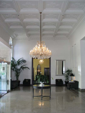 Lobby Photo - Ravenswood Apartments