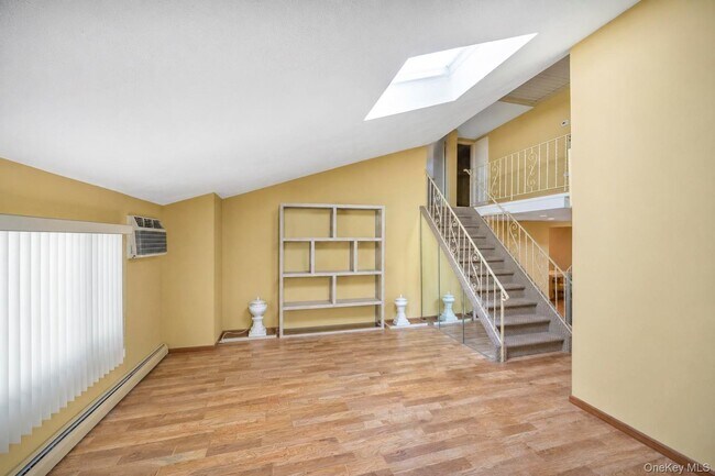 Building Photo - 25 Hewes St