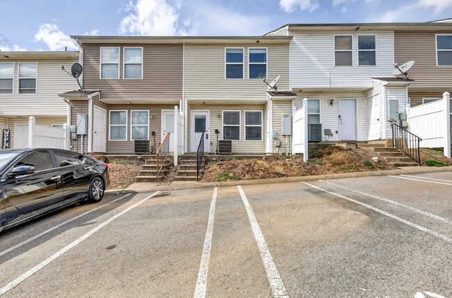 Building Photo - 1006 Halifax Ln