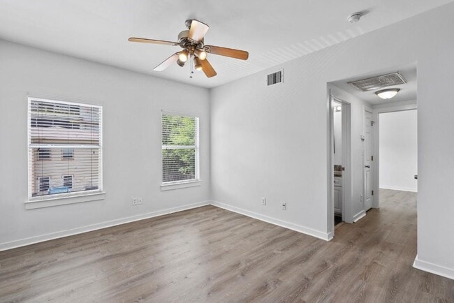 Building Photo - 2106 Cullen Ave