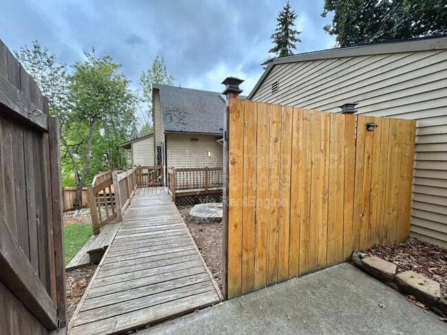 Building Photo - 4905 SW 152nd Ave