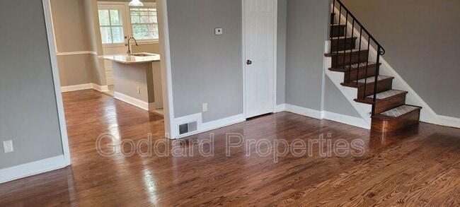 Building Photo - 5916 Northwood Dr