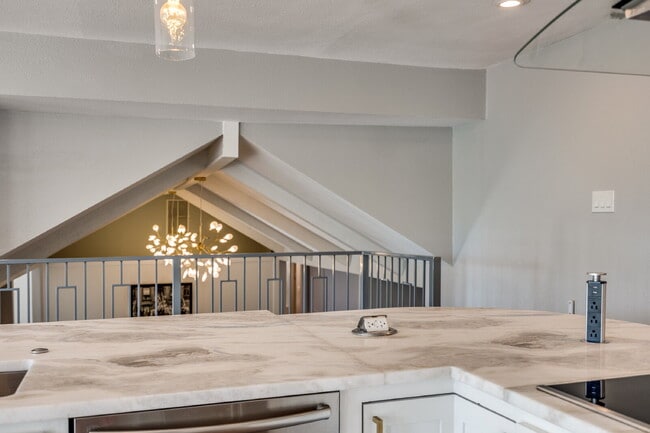 Building Photo - Garland Split Level