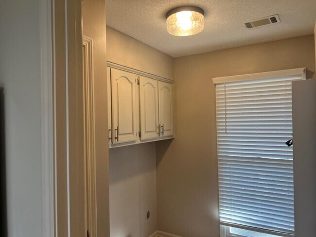 Building Photo - 290 Rose Trellis Rd