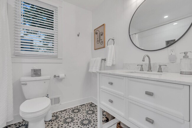 Building Photo - 1205 7th Ave