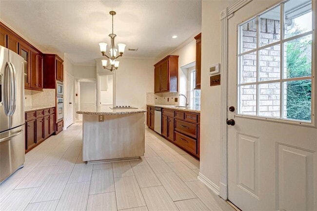 Building Photo - 2115 Foreland Dr