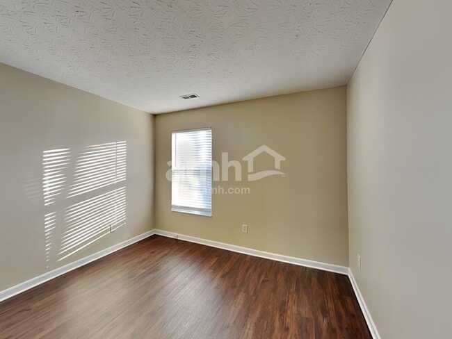 Building Photo - 637 Ellen Dr