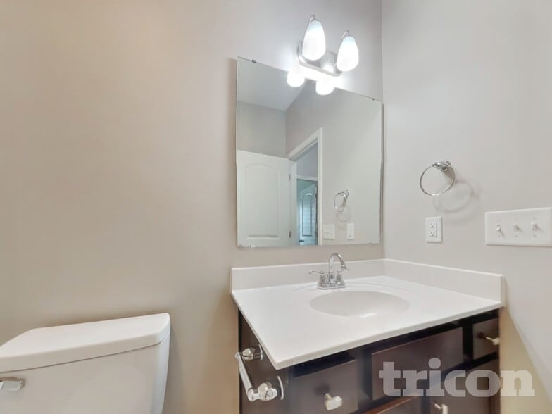 Building Photo - 1064 Bitting Hall Cir