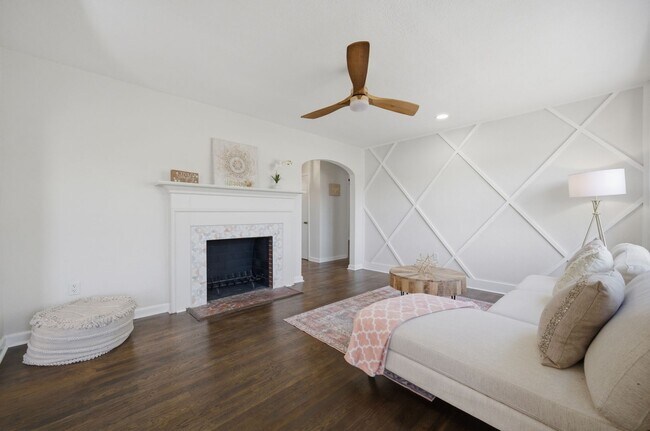 Building Photo - Call Sabrina Thomas at 757-767-0767 for more information