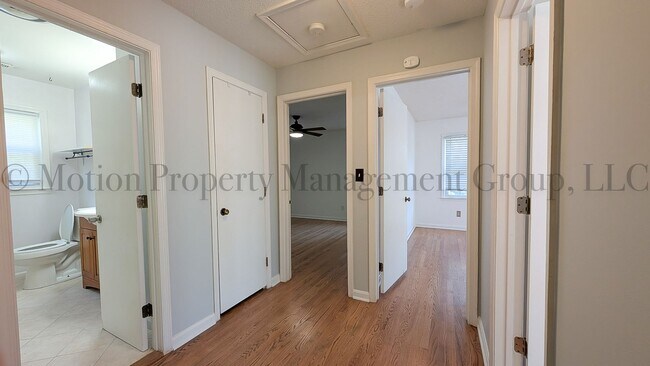 Building Photo - 2400 Lawrence Dr