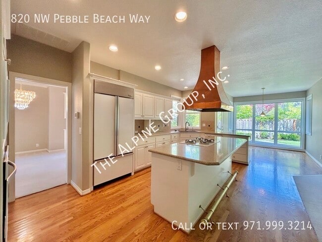 Building Photo - 820 NW Pebble Beach Way