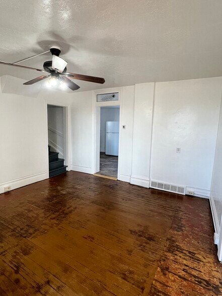 Building Photo - 749 Park Dr