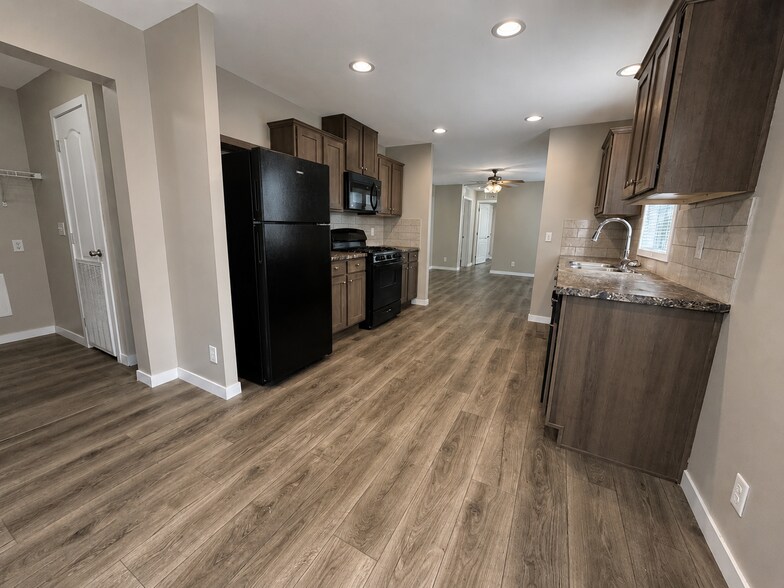 Building Photo - 38089 Marlene Dr