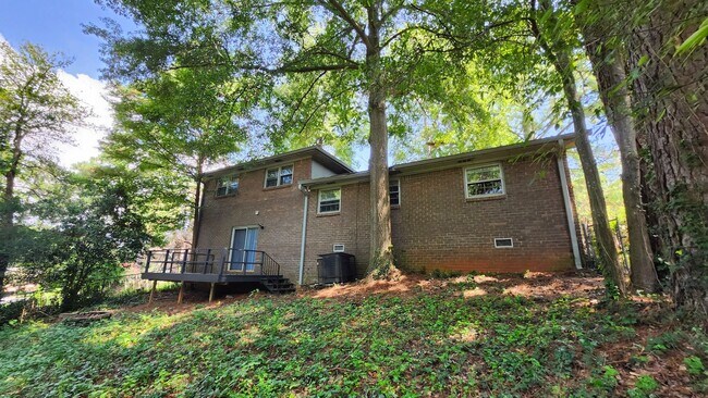 Building Photo - 872 Holly Hedge Rd