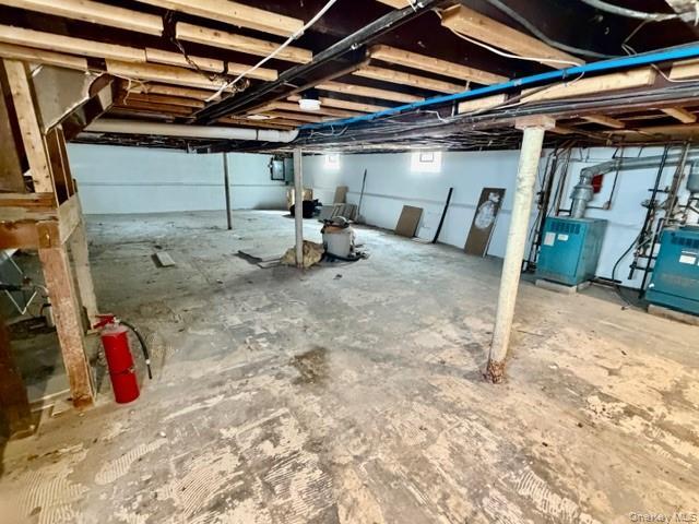 Building Photo - 211 W Walnut St