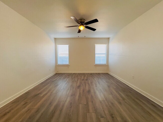Building Photo - PRE-LEASING FOR JUNE OR JULY! Spacious 3-Bedroom Townhouse Near Texas Tech