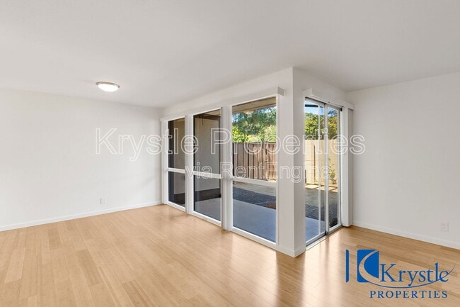 Building Photo - 27 Forest Ln