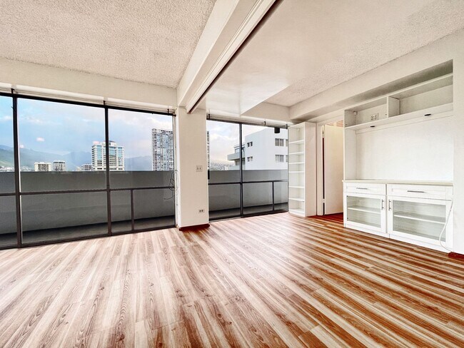 Building Photo - Versatile Waikiki 2-Bedroom, 2-Bath Condo with 1 Parking