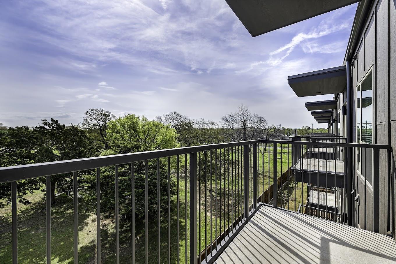 Building Photo - 650 E Sycamore St