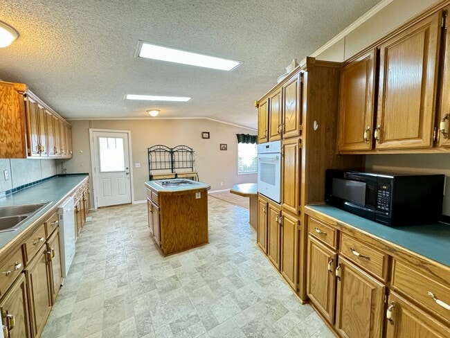 Building Photo - FULLY FURNISHED, ALL INCLUSIVE, LAKE ACCESS BEAUTY FOR RENT