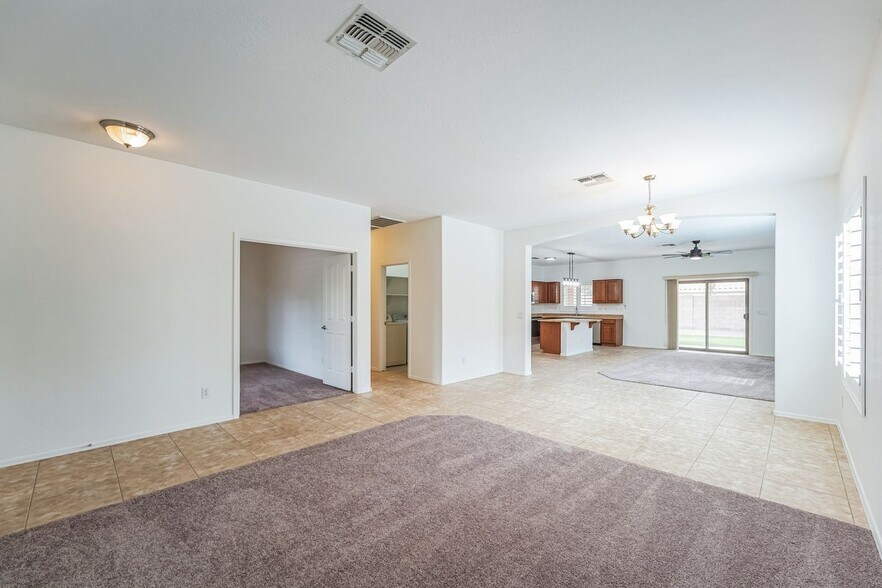 Building Photo - 1268 E Birdland Dr