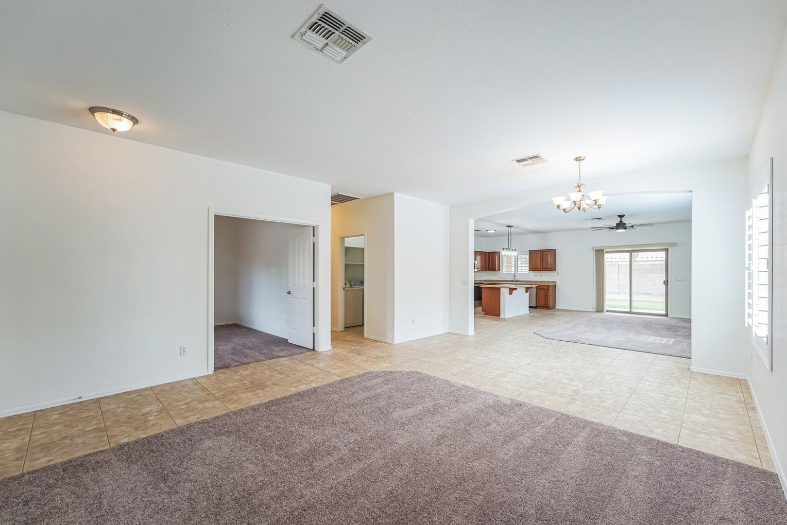 Building Photo - 1268 E Birdland Dr