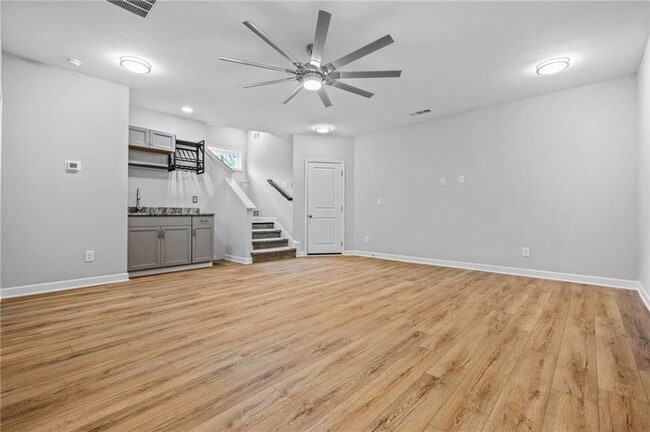 Building Photo - 421 Retreat Ln