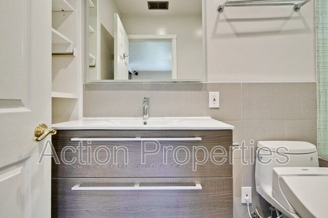 Building Photo - 1630 Alison Ave