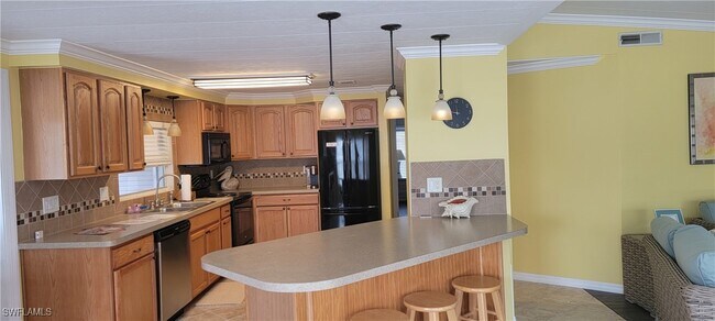 Building Photo - 4700 Tahiti Dr