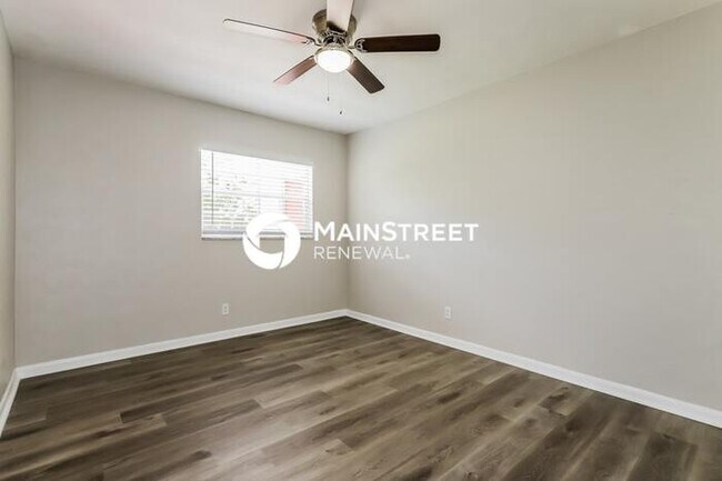 Building Photo - 3 Bedroom Pet-Friendly Home in TAMPA, FL with Main Street Renewal