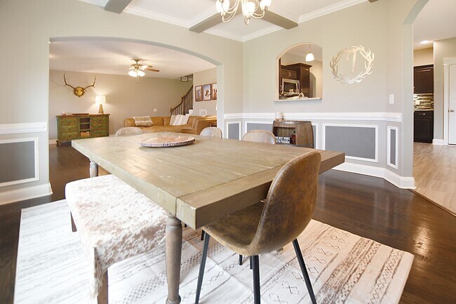 Building Photo - Pet Friendly Five Bedroom!