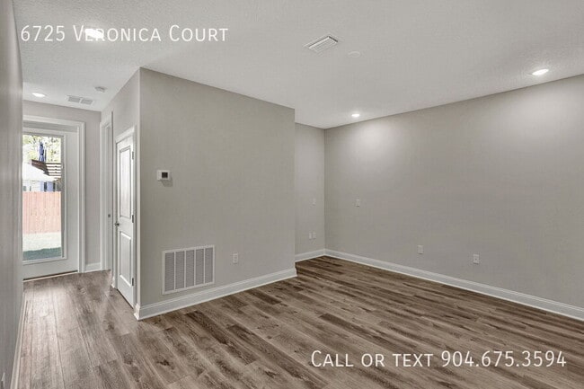 Building Photo - 6725 Veronica Ct