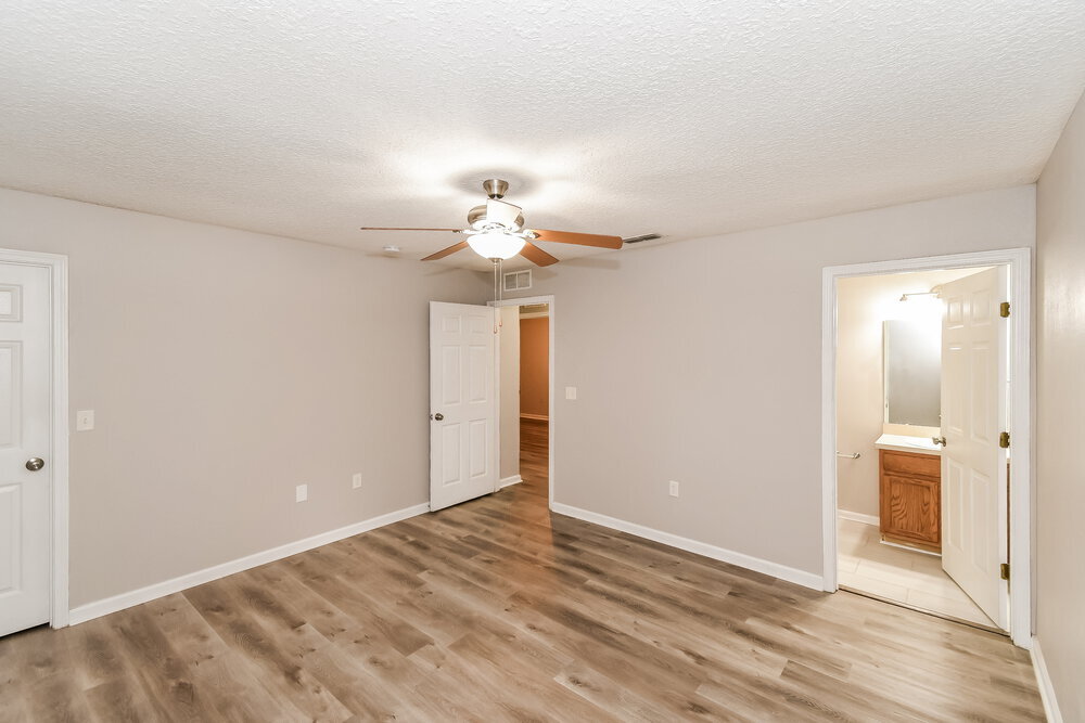 Building Photo - 2140 Thomas Ct