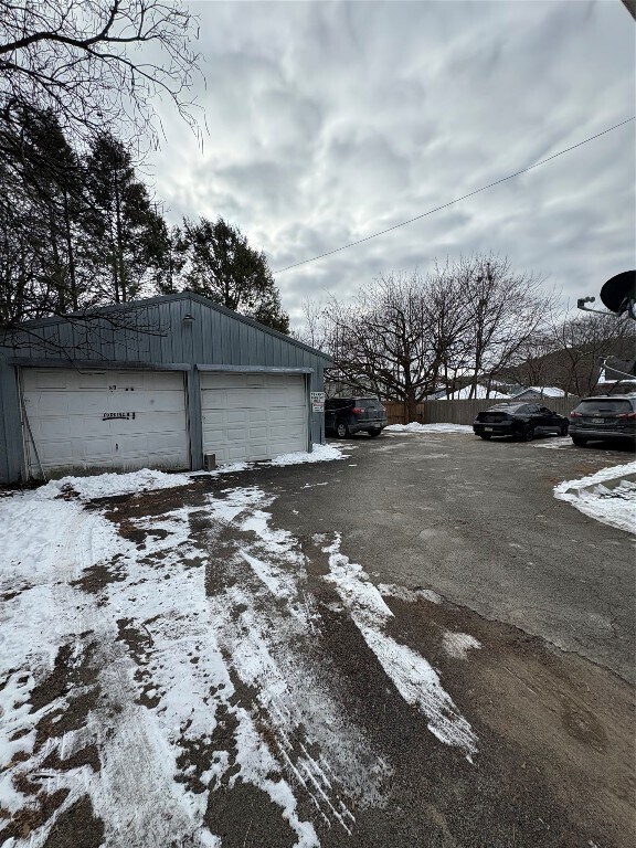 Building Photo - 364 Floral Ave