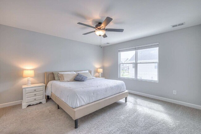 Building Photo - Like-New Modern Townhome Near Dining, Shopping, Trails & Old Hickory Lake