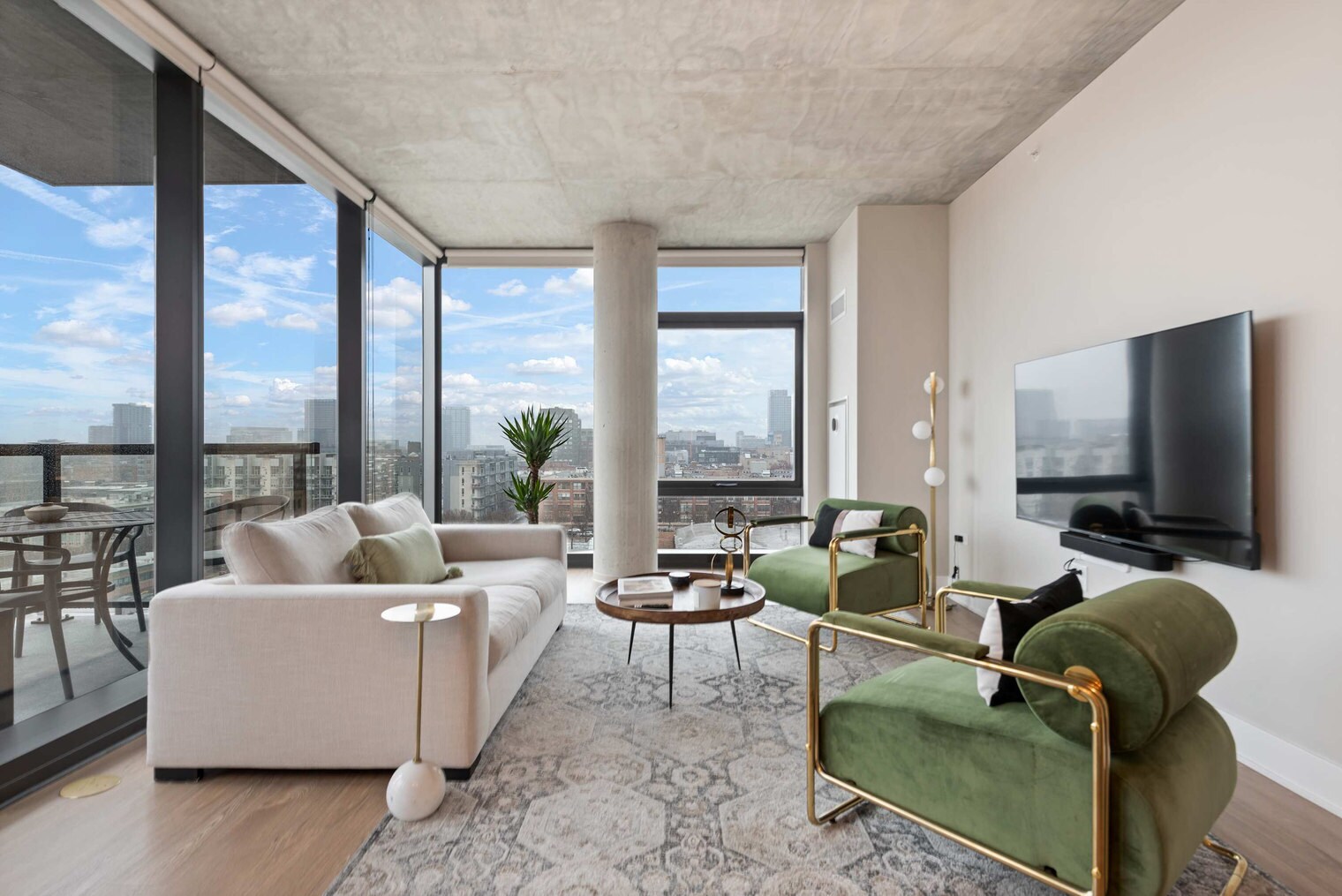 Building Photo - 1044 W Van Buren St