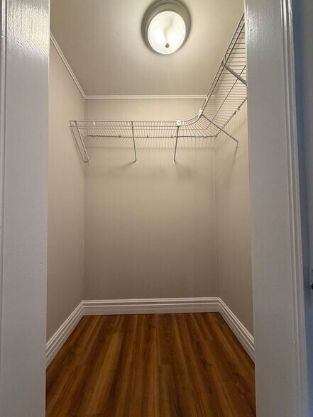 Building Photo - 210 N Cherry St