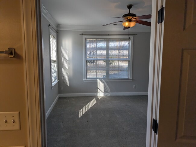 Building Photo - 6 Maxim Ct