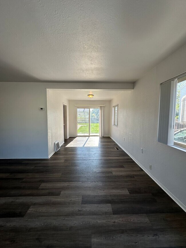 Building Photo - 1520 McPherson Ave