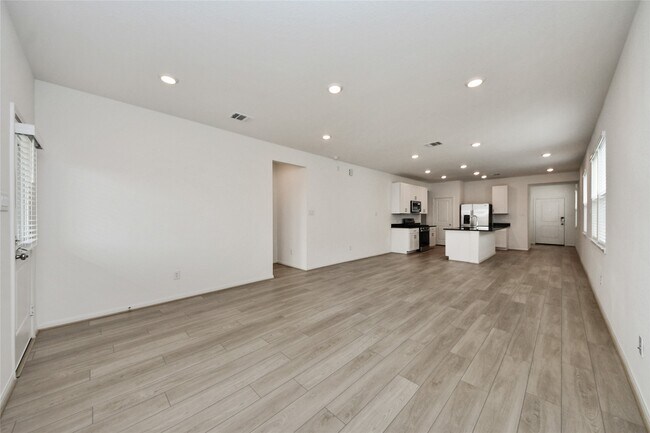 Building Photo - 18010 Whitetail Run Ln