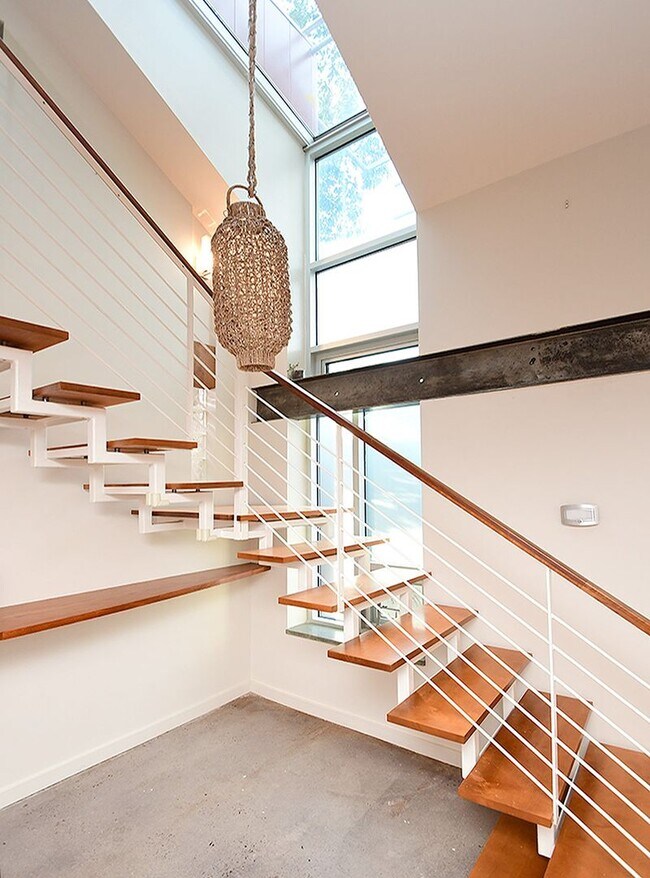Building Photo - Cool House | 50% Off First Months Rent