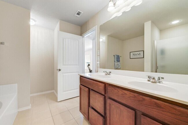 Building Photo - 712 Whitemarsh Dr