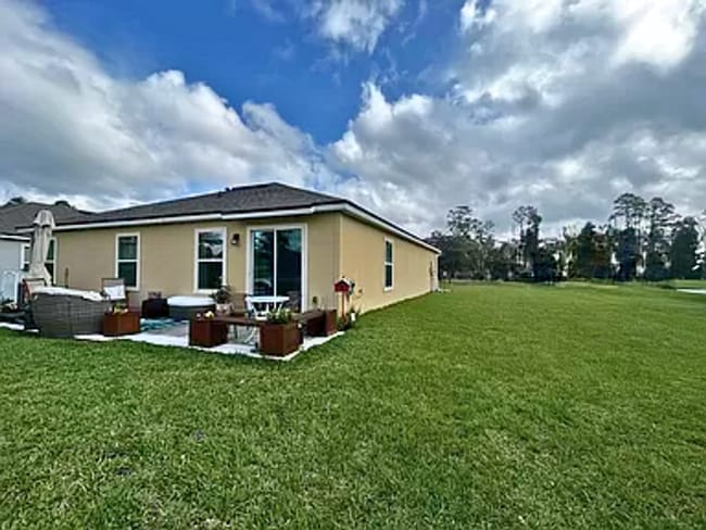 Building Photo - Picture-Perfect 3BR/2BA Lakefront Home in ...