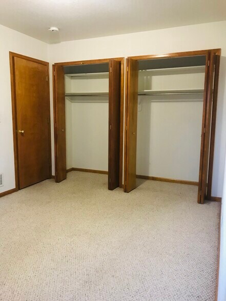 Bed #2 Closet - 1010 Winona Cir