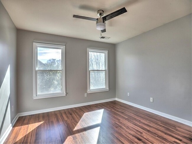 Building Photo - 975 Odessa Dr