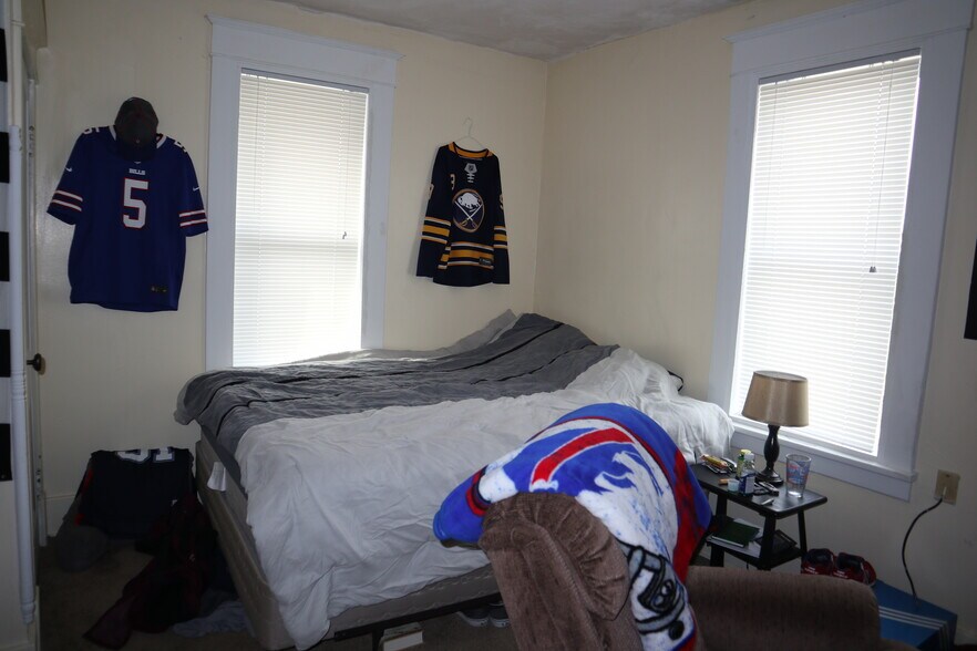 Building Photo - 831 6th St