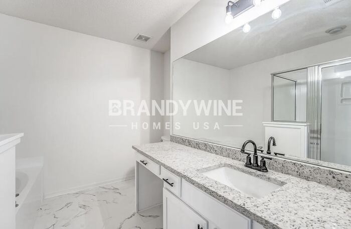 Building Photo - 10242 Evening Hill Dr