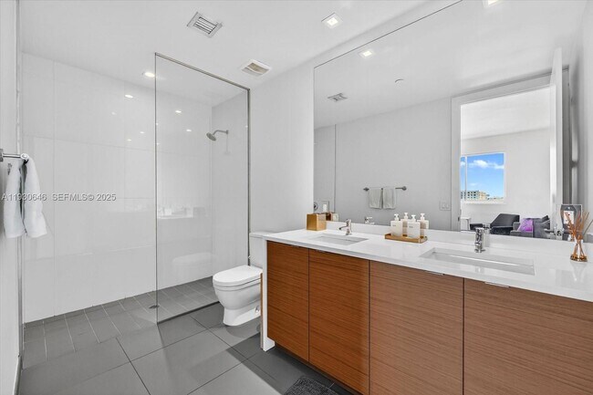 Building Photo - 250 NW 24th St