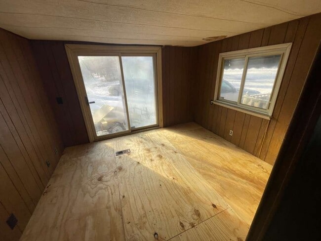 Building Photo - 1806 E Webster Rd